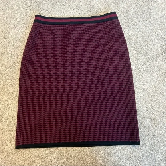 KARL Lagerfeld red Burgundy black geometric print knit pencil skirt Sz M NWT - Picture 4 of 11